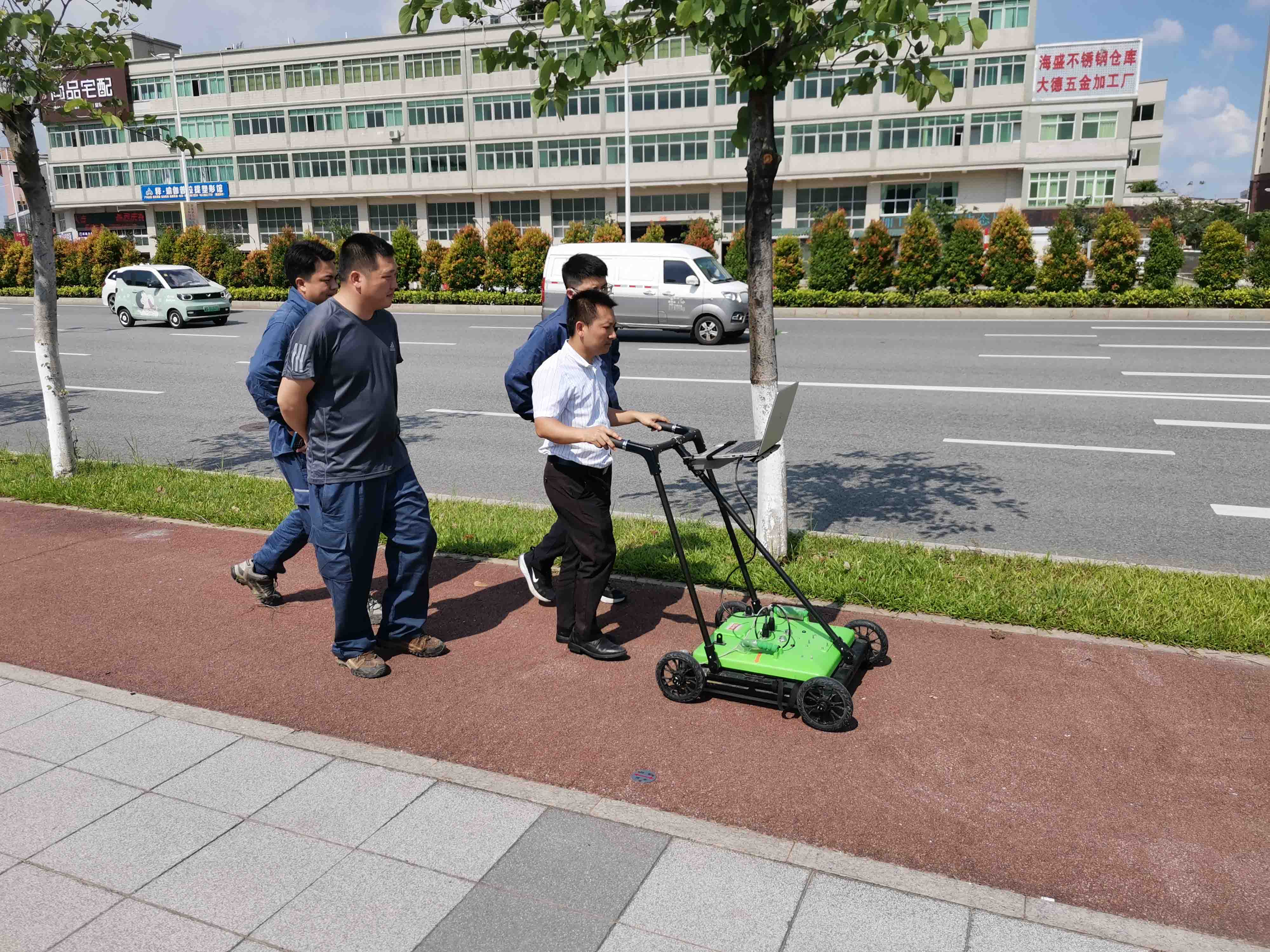 “ 道路千万条，安全第一条。”—探地雷达！